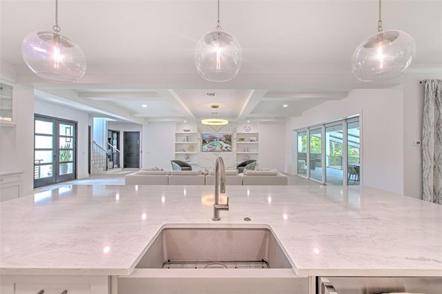 4815 W SUNSET BOULEVARD, Tampa, FL 33629