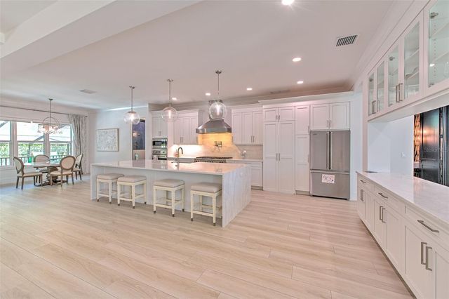 4815 W SUNSET BOULEVARD, Tampa, FL 33629