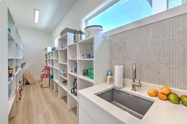 4815 W SUNSET BOULEVARD, Tampa, FL 33629