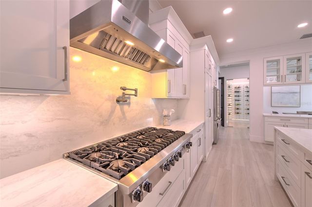 4815 W SUNSET BOULEVARD, Tampa, FL 33629