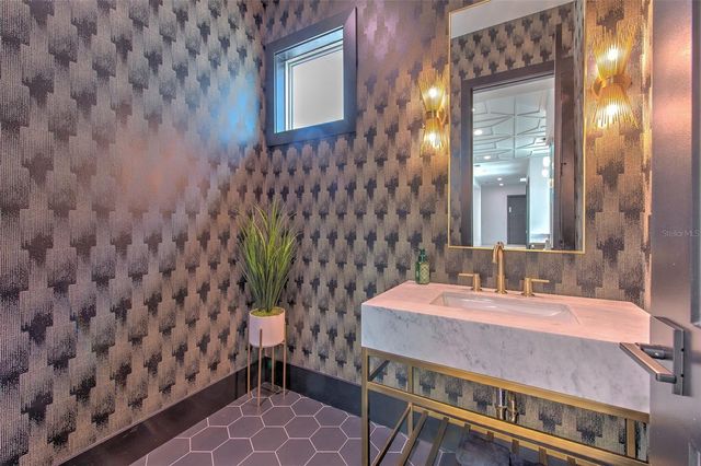 4815 W SUNSET BOULEVARD, Tampa, FL 33629