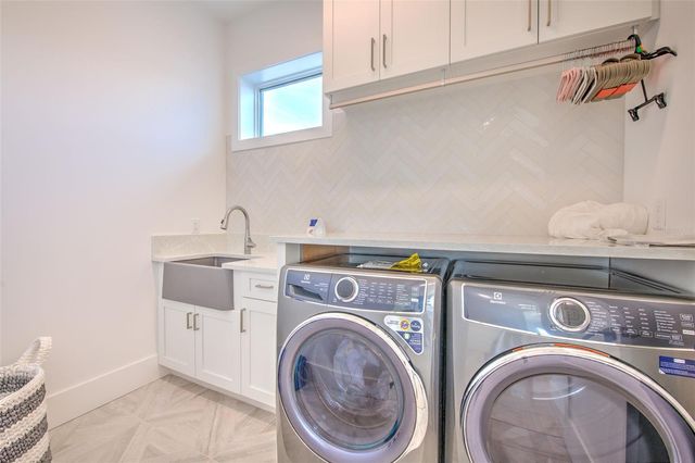 4815 W SUNSET BOULEVARD, Tampa, FL 33629