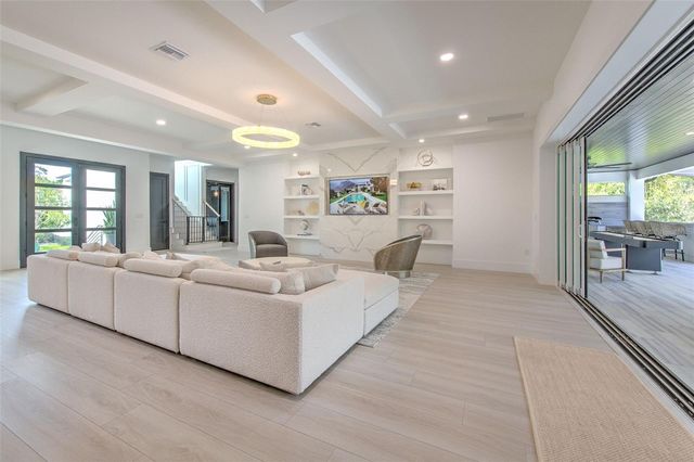 4815 W SUNSET BOULEVARD, Tampa, FL 33629