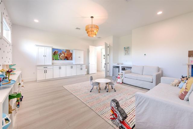 4815 W SUNSET BOULEVARD, Tampa, FL 33629