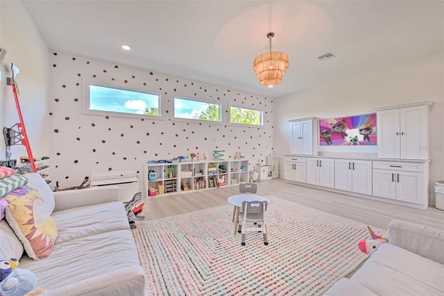 4815 W SUNSET BOULEVARD, Tampa, FL 33629