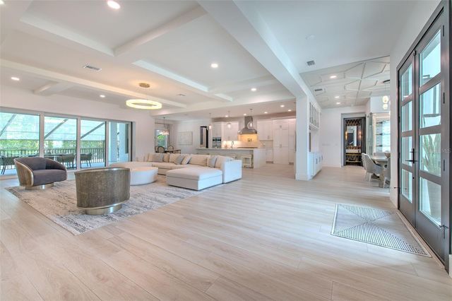 4815 W SUNSET BOULEVARD, Tampa, FL 33629