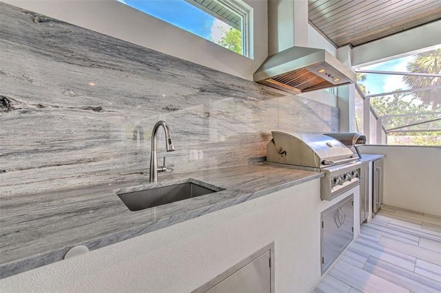 4815 W SUNSET BOULEVARD, Tampa, FL 33629