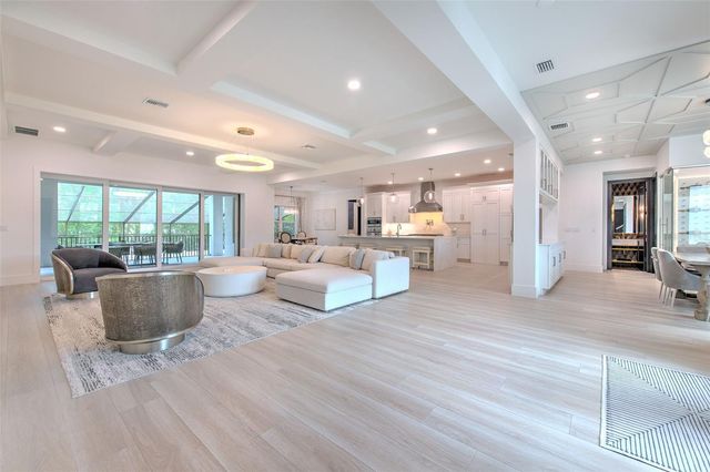 4815 W SUNSET BOULEVARD, Tampa, FL 33629