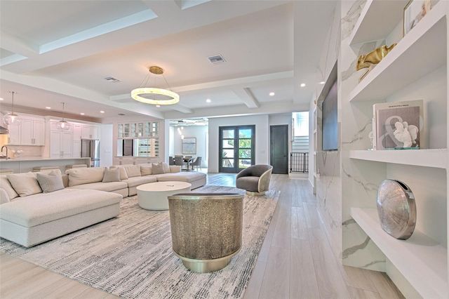 4815 W SUNSET BOULEVARD, Tampa, FL 33629