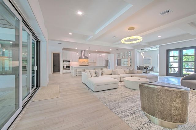 4815 W SUNSET BOULEVARD, Tampa, FL 33629