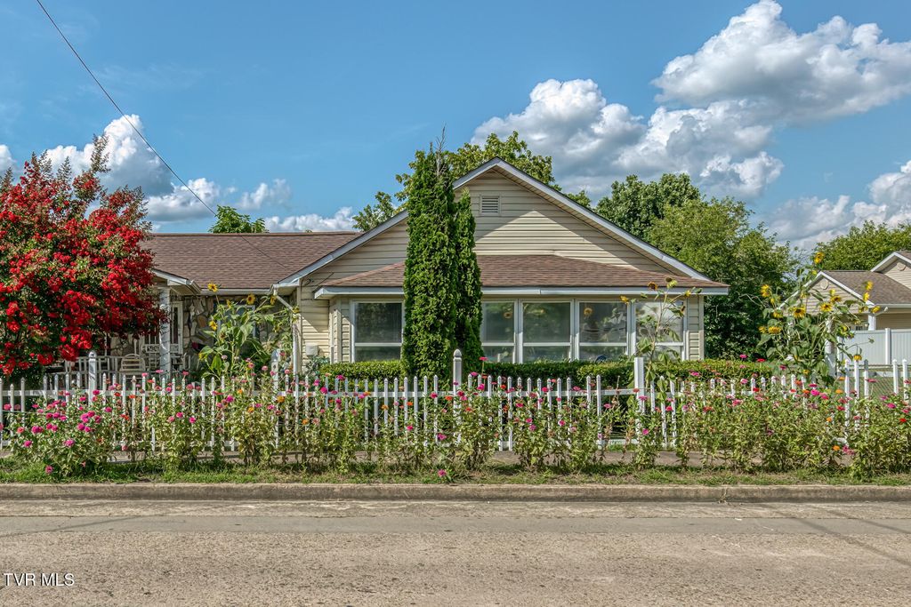 1026 Robertson Street, Kingsport, TN 37660