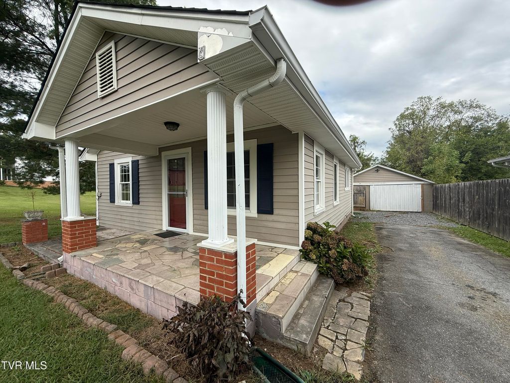 136 Ruby Avenue, Elizabethton, TN 37643