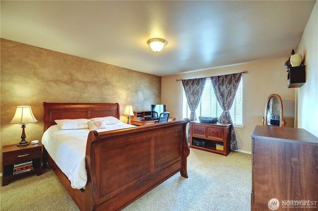 2702 9th SE, Puyallup, WA 98374
