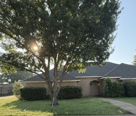 7305 Redfield Drive, Fort Worth, TX 76133