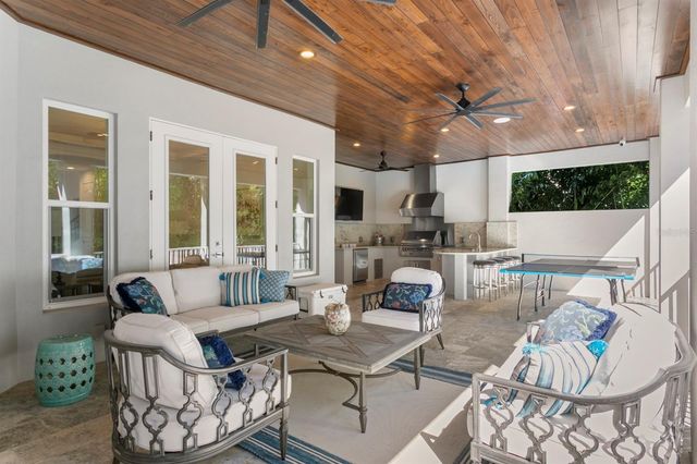 2604 S BRYANT CIRCLE, Tampa, FL 33629