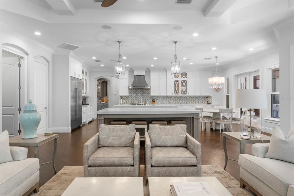 Image 11 of property listing at 2604 S BRYANT CIRCLE, Tampa, FL 33629