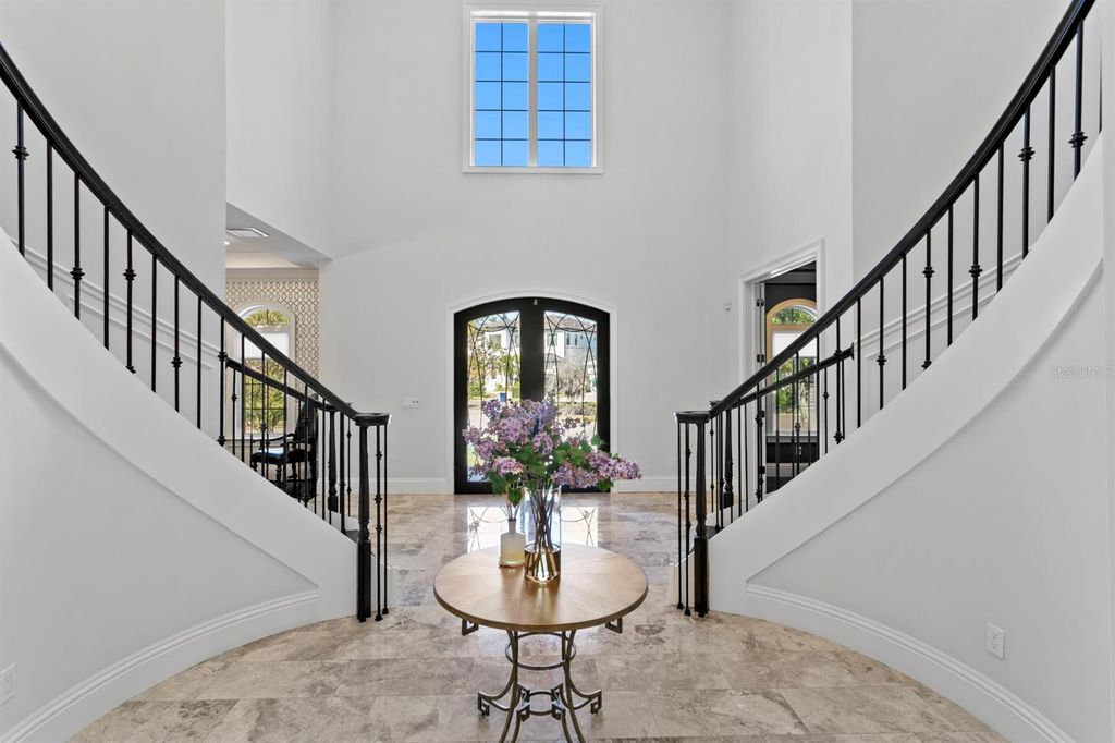 Image 12 of property listing at 2604 S BRYANT CIRCLE, Tampa, FL 33629