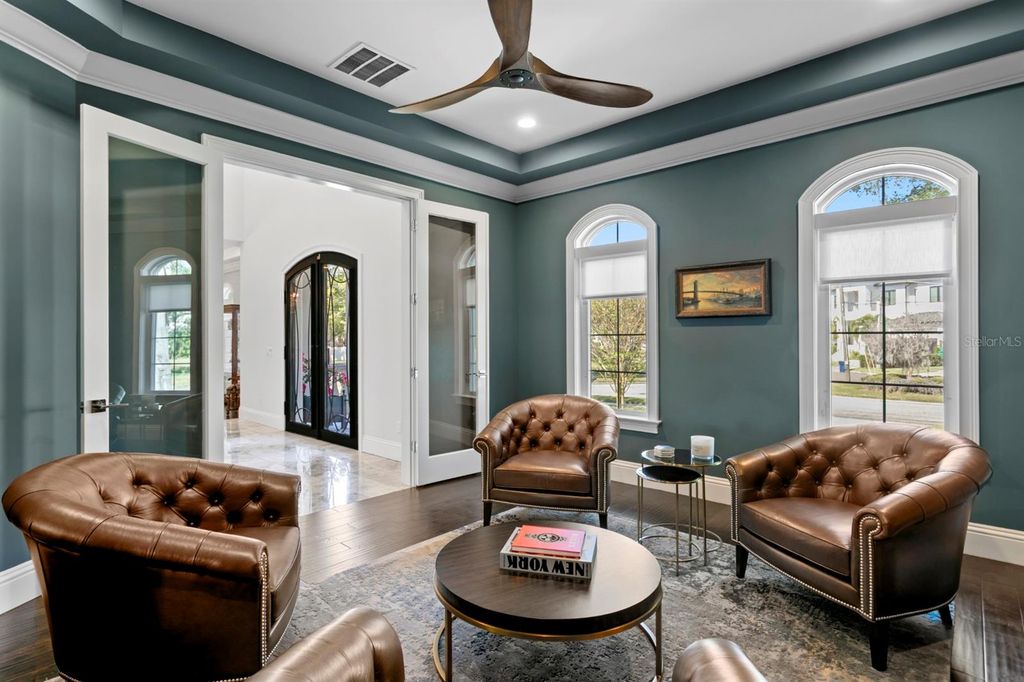 Image 18 of property listing at 2604 S BRYANT CIRCLE, Tampa, FL 33629