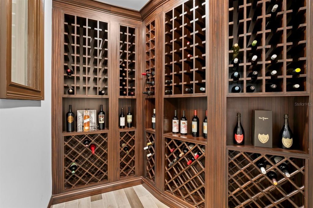 Image 21 of property listing at 2604 S BRYANT CIRCLE, Tampa, FL 33629