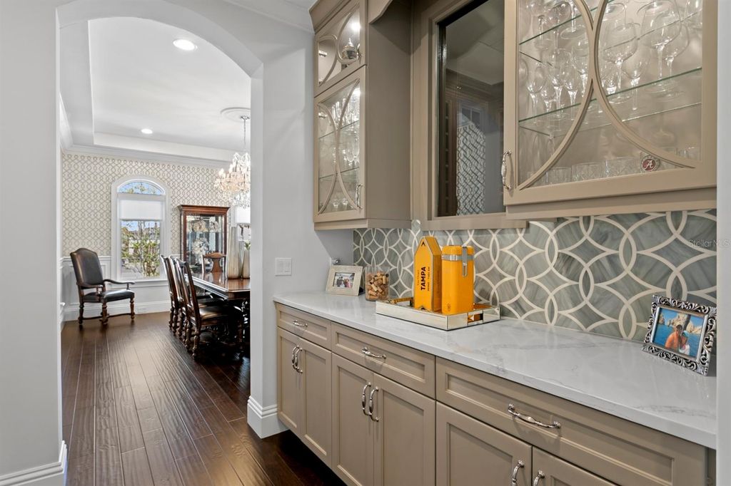 Image 22 of property listing at 2604 S BRYANT CIRCLE, Tampa, FL 33629