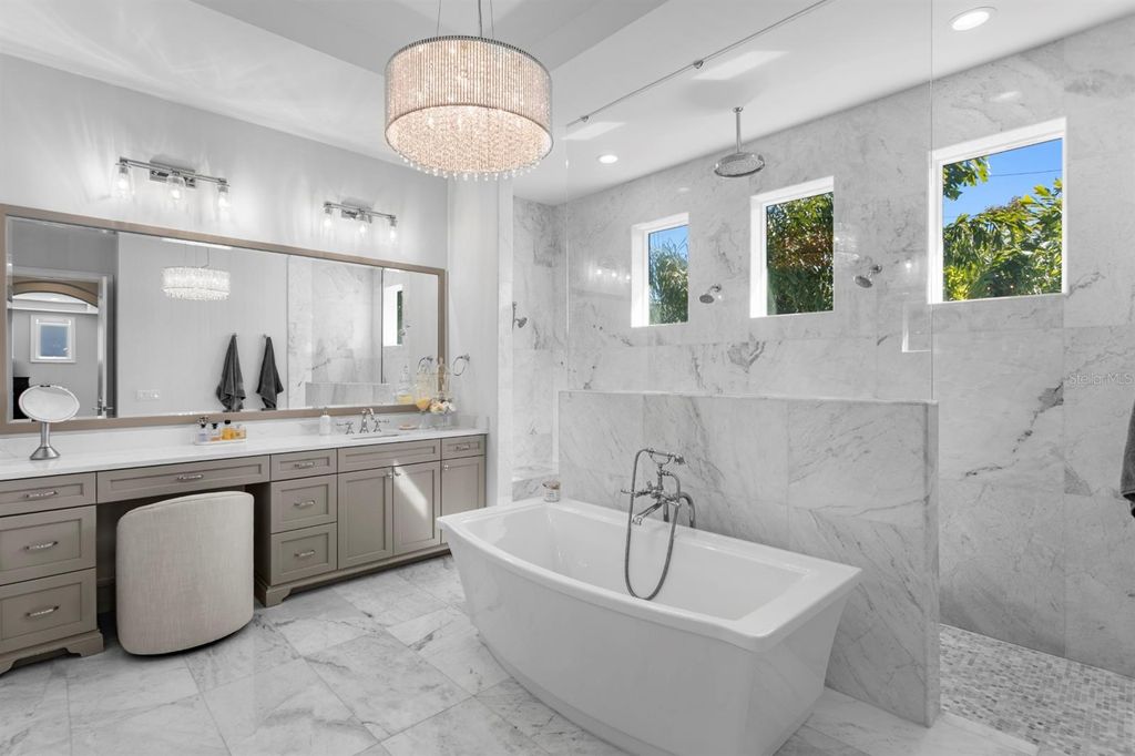 Image 27 of property listing at 2604 S BRYANT CIRCLE, Tampa, FL 33629