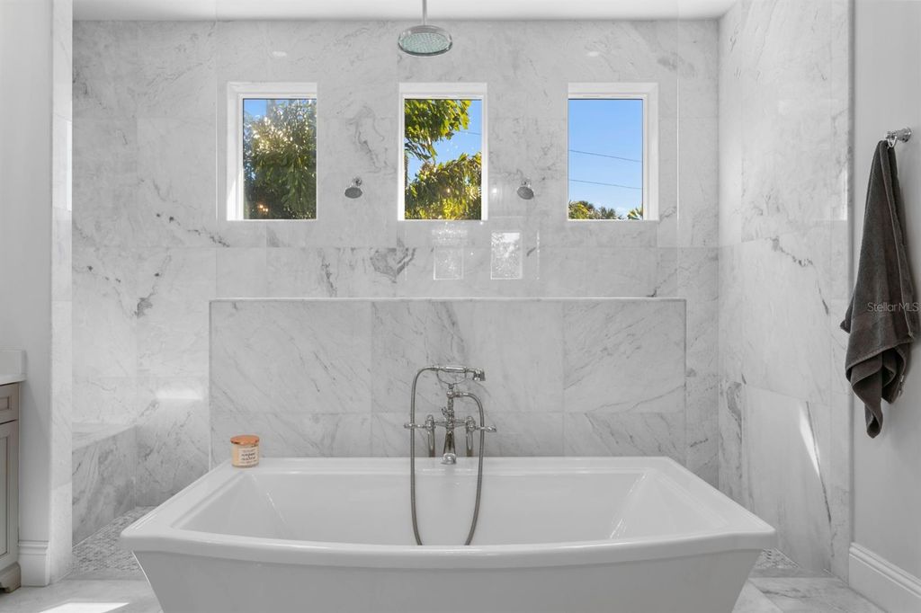 Image 28 of property listing at 2604 S BRYANT CIRCLE, Tampa, FL 33629