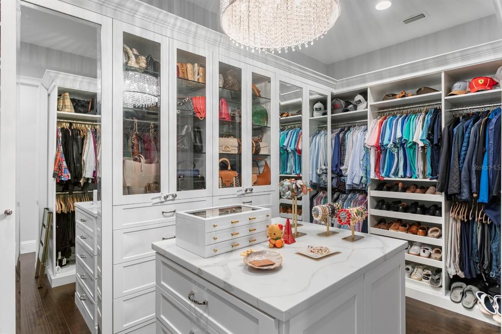 Image 30 of property listing at 2604 S BRYANT CIRCLE, Tampa, FL 33629