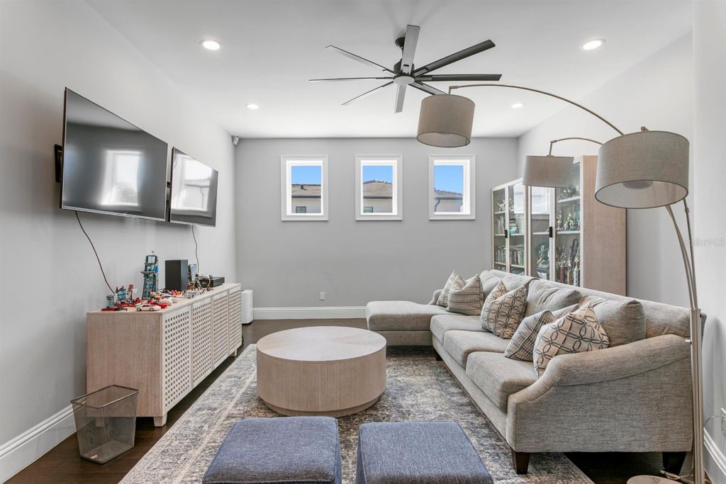 Image 32 of property listing at 2604 S BRYANT CIRCLE, Tampa, FL 33629