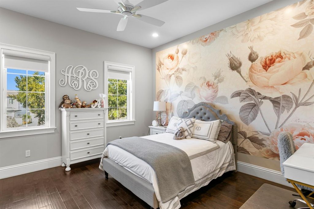 Image 33 of property listing at 2604 S BRYANT CIRCLE, Tampa, FL 33629