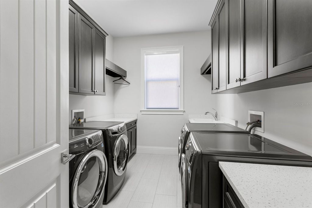 Image 35 of property listing at 2604 S BRYANT CIRCLE, Tampa, FL 33629