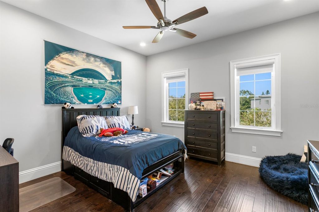 Image 38 of property listing at 2604 S BRYANT CIRCLE, Tampa, FL 33629