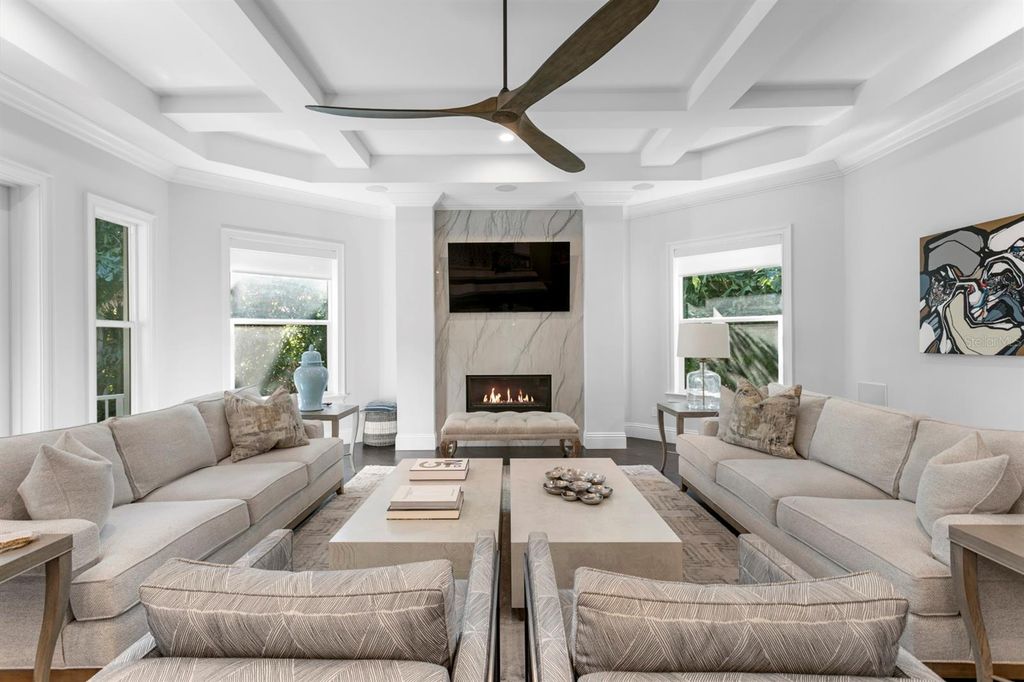 Image 5 of property listing at 2604 S BRYANT CIRCLE, Tampa, FL 33629