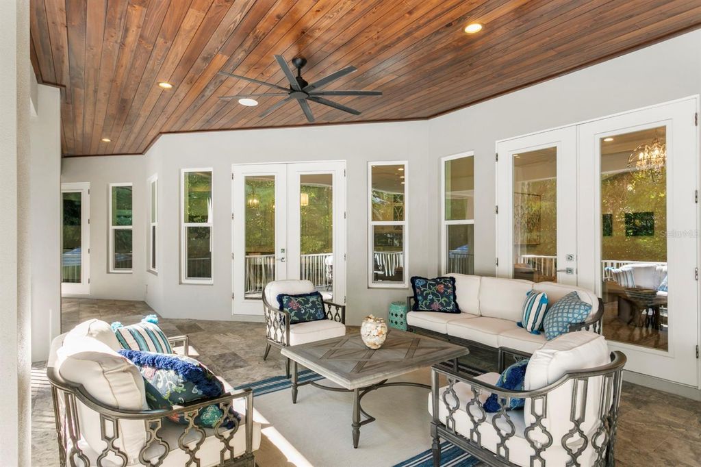 Image 43 of property listing at 2604 S BRYANT CIRCLE, Tampa, FL 33629