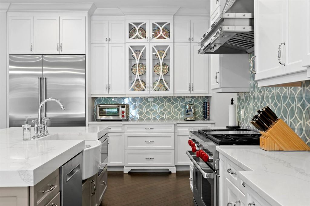 Image 9 of property listing at 2604 S BRYANT CIRCLE, Tampa, FL 33629