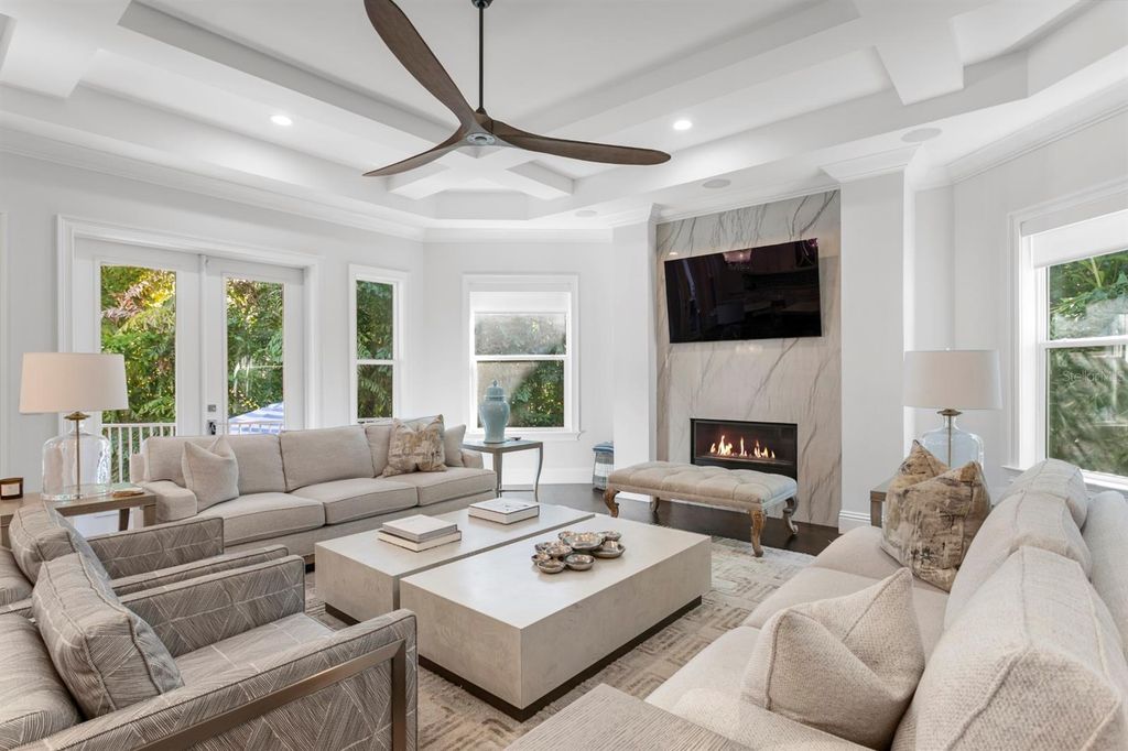 Image 10 of property listing at 2604 S BRYANT CIRCLE, Tampa, FL 33629