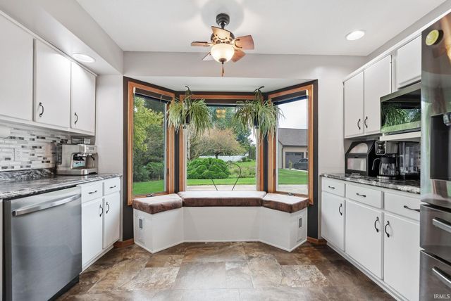 9022 S Bay Court, New Haven, IN 46774