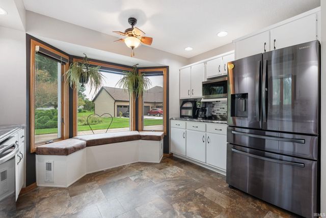 9022 S Bay Court, New Haven, IN 46774