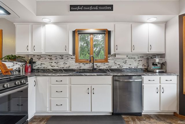 9022 S Bay Court, New Haven, IN 46774
