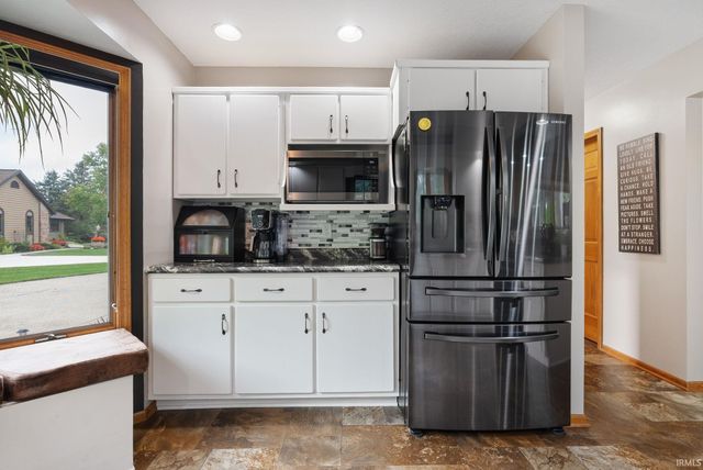 9022 S Bay Court, New Haven, IN 46774