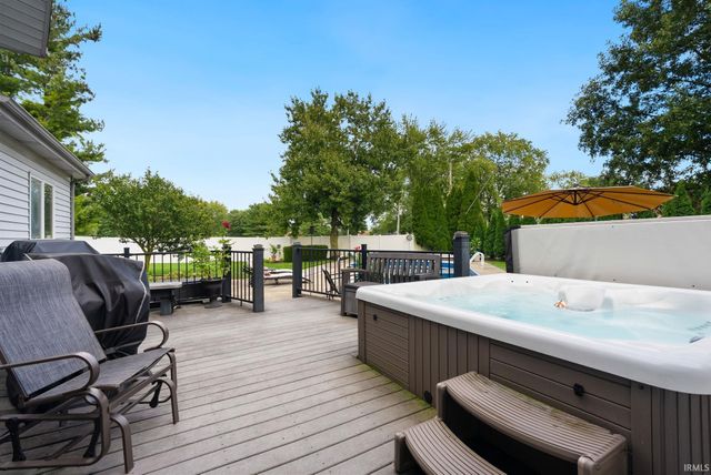 9022 S Bay Court, New Haven, IN 46774