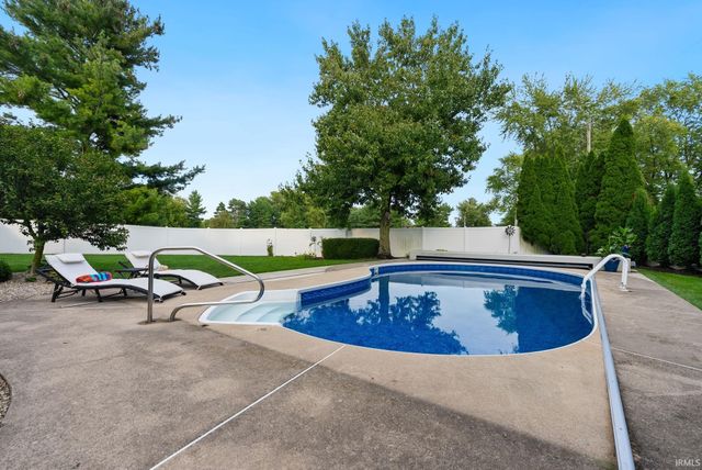 9022 S Bay Court, New Haven, IN 46774