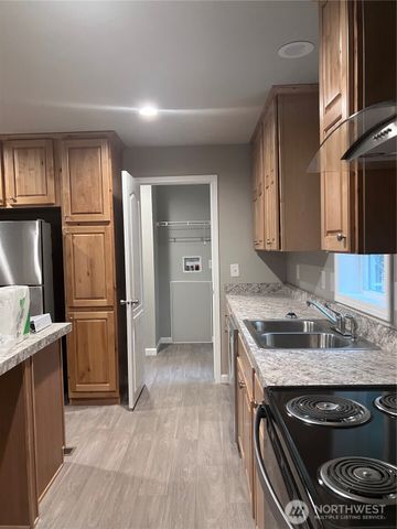 90 N Standstill Drive N, Hoodsport, WA 98548