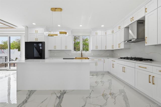 1275 Barry Drive S, Valley Stream, NY 11580