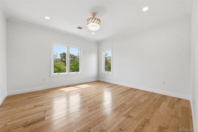 1275 Barry Drive S, Valley Stream, NY 11580