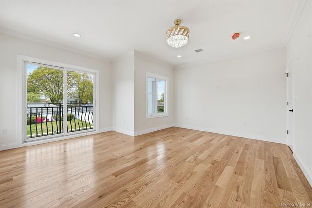 1275 Barry Drive S, Valley Stream, NY 11580