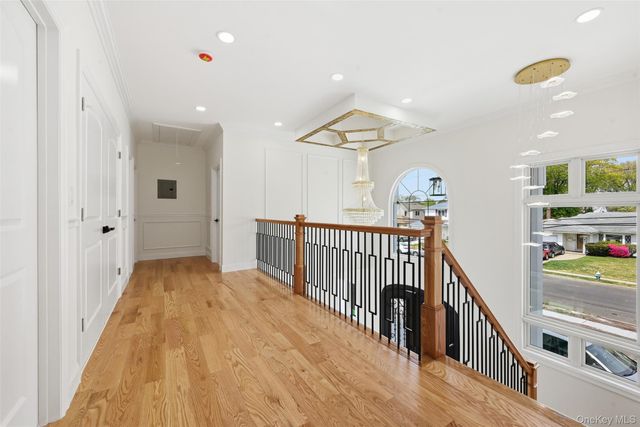 1275 Barry Drive S, Valley Stream, NY 11580