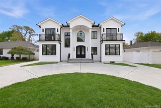 1275 Barry Drive S, Valley Stream, NY 11580