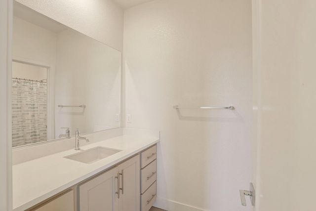 7221 Diamond Ave, Tracy, CA 95377