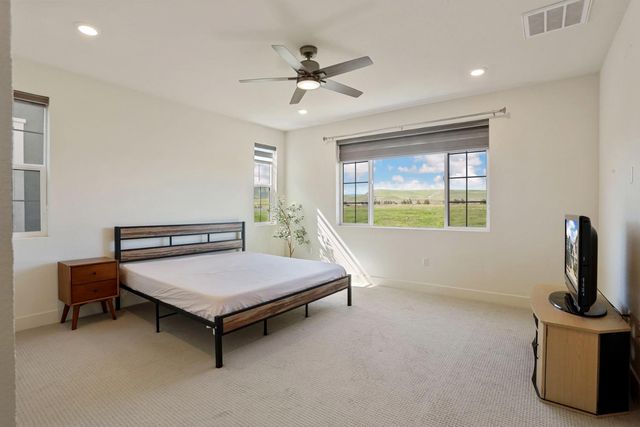 7221 Diamond Ave, Tracy, CA 95377