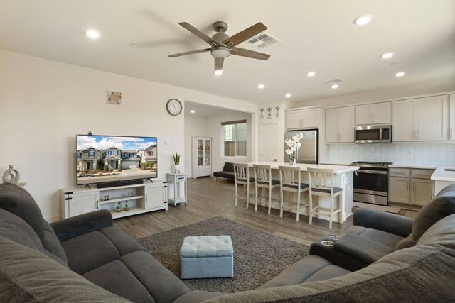 7221 Diamond Ave, Tracy, CA 95377